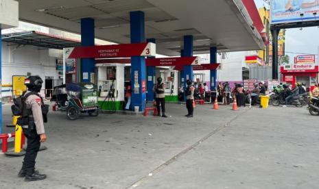 Brimob Polda Sumut Intensifkan Pengamanan SPBU demi Kelancaran Distribusi BBM