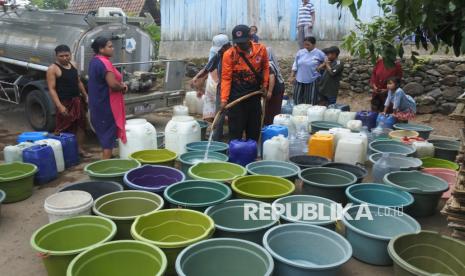 Kemarau Panjang, Air Bersih Jadi Harapan Warga Situbondo
