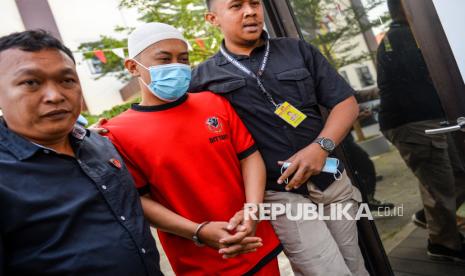 Rekonstruksi Kasus, Terekam Taufik Pukul Yuvita Gunakan Golok ke Bagian Kepala Saat Mabuk