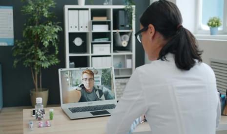 Manfaat dan Tantangan Telemedicine Ketika Antrean RS Berpindah ke Layar Ponsel