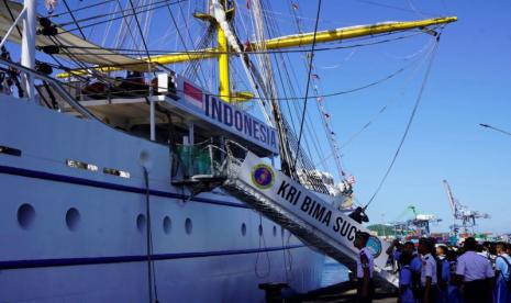 KRI Bima Suci Pukau Warga Sulut di Hari Terakhir Open Ship Bitung