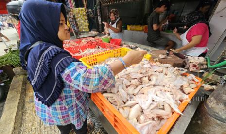 MBG Jalan Lagi, Harga Daging Ayam di Cirebon Langsung Melonjak