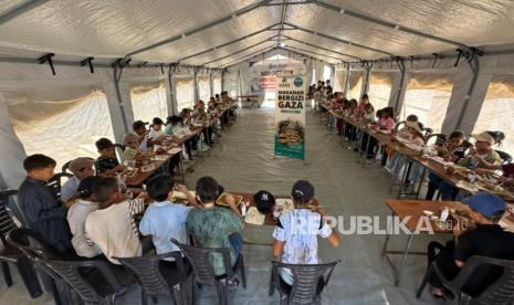 AVI Salurkan Program Perdana Makanan Bergizi bagi 50 Anak Yatim di Gaza