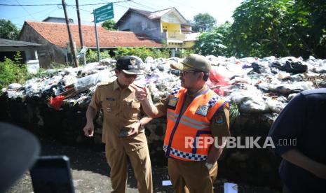 Setiap Hari 800 Ton Sampah di Cirebon tak Terangkut
