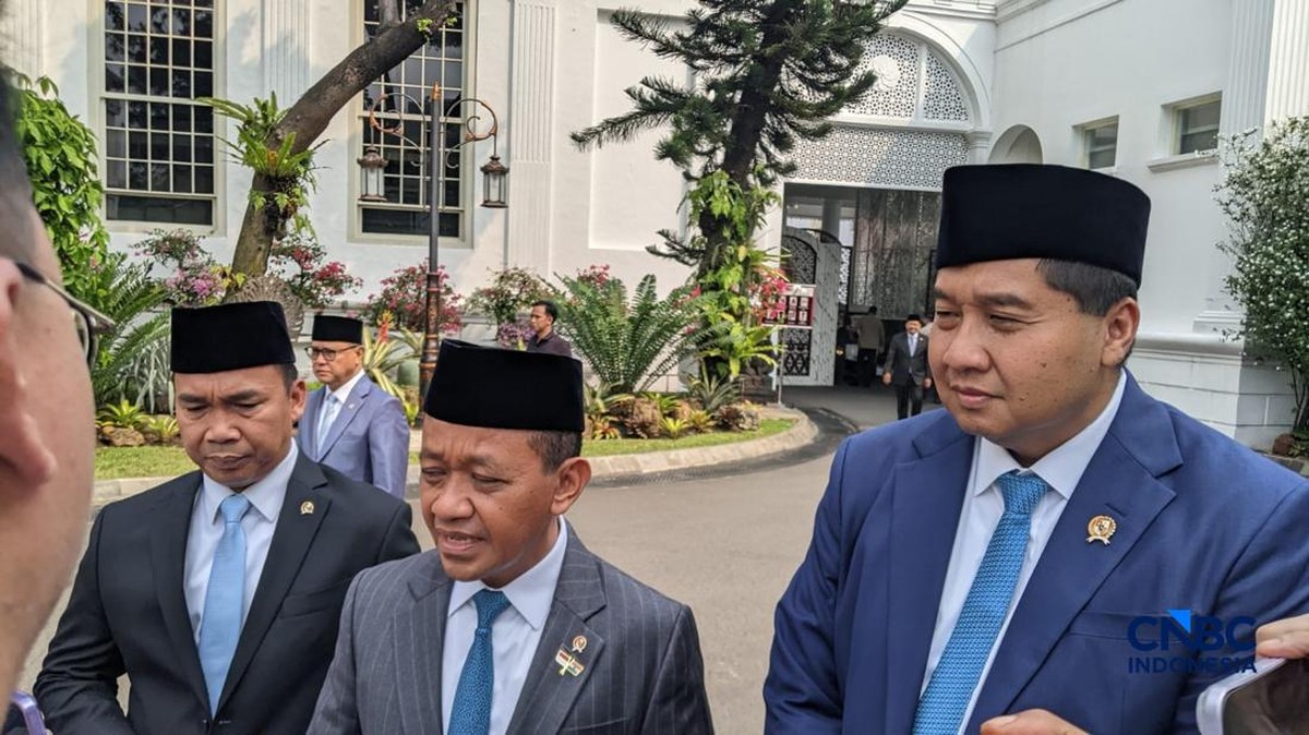 Bahlil Buka-bukaan Alasan RI Belum Sepakat Ekspor Listrik ke Singapura