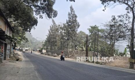 KDM Soroti Gaji Rendah Pekerja dan Pencemaran Tambang Kapur, Bagian Bawah Gunung Sudah Dikeruk