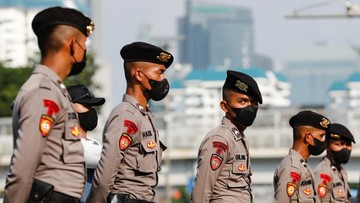 Polisi Kawal Demo Ribuan Pesilat di Markas Debt Collector Surabaya