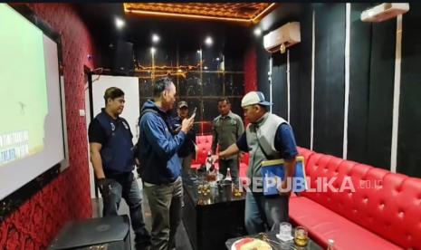 Polisi Gelar Razia Tempat Hiburan Malam di Cirebon, Belasan Pengunjung dan LC Dites Urine