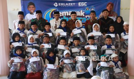 Semarak Muharram di Kuningan, Ratusan Yatim dan Dhuafa Dapat Santunan