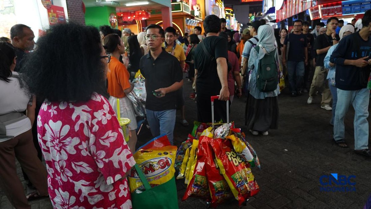 Penampakan PRJ Padat Manusia, Jastiper Borong Barang Sampai Kewalahan