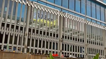 Bos Pakuwon Pastikan Pagar Tinggi di Mal Kokas Akan Dibongkar