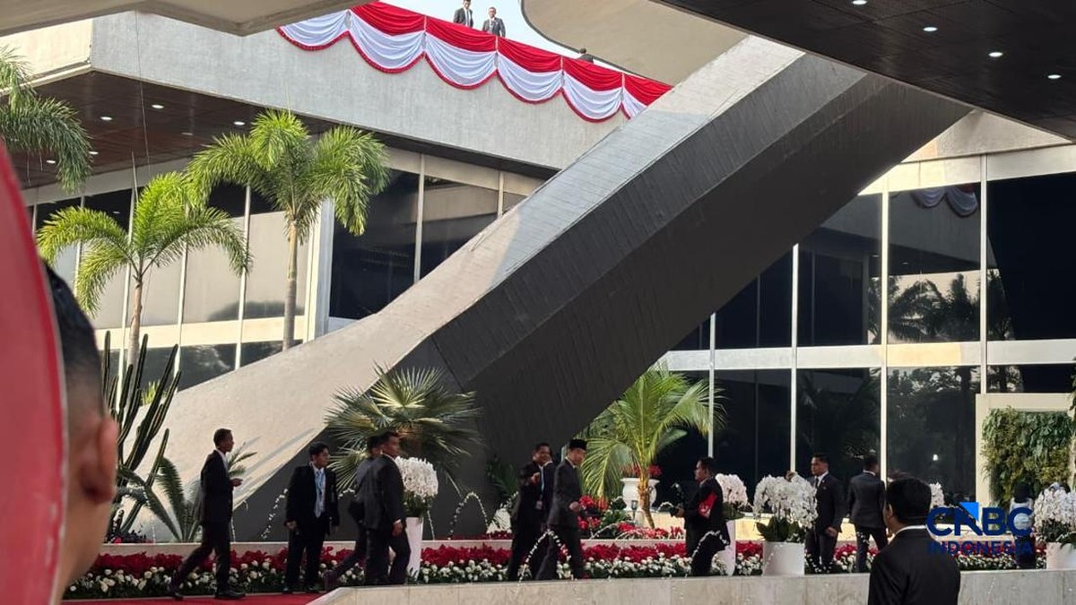 Jelang Pidato Prabowo, Jokowi Tiba di Gedung DPR/MPR