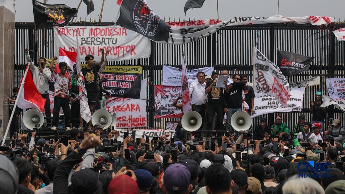 Ada Demo di DPR, Akses Keluar Slipi Tol Dalam Kota Ditutup Situasional