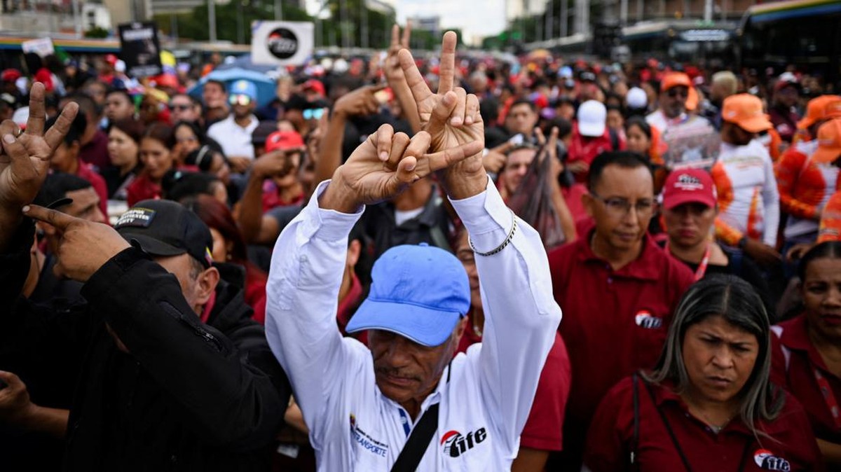 Viral Foto 2 Jari Eks Presiden Ini dari Penjara, Kirim Pesan Menantang