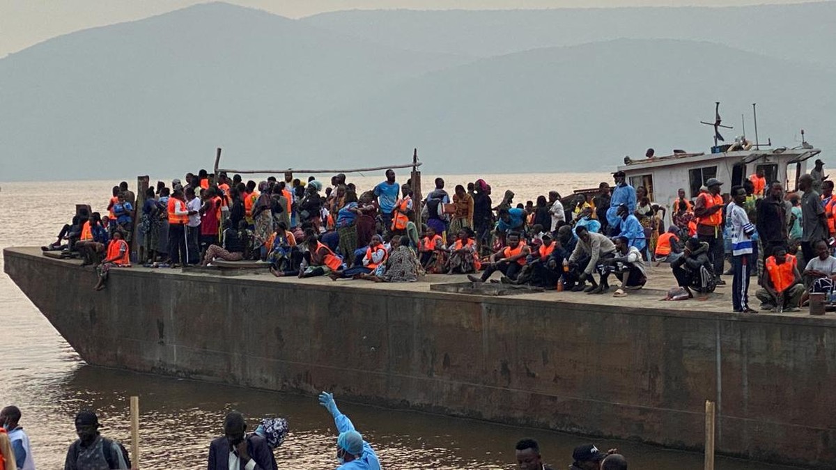 Potret Kapal Dicegat Diduga Bawa Virus Mematikan, 300 Orang Diperiksa