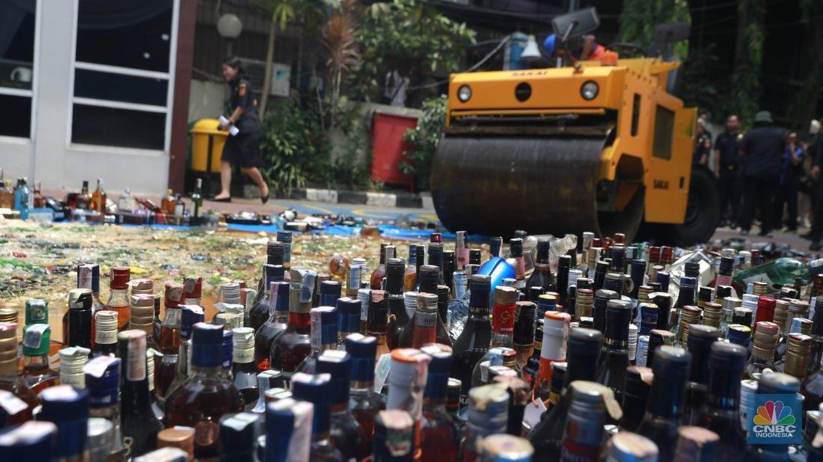 Bea Cukai Musnahkan Rokok-Miras Ilegal Senilai Rp20,18 M di Jakarta