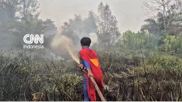 Aksi ‘Superman’ Padamkan Karhutla di Palangka Raya