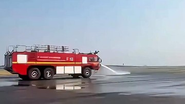 Penyemprotan Abu Vulkanik Anak Krakatau Tutupi Runway Bandara Soetta