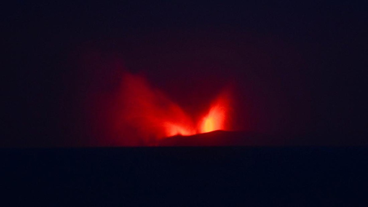 Ramai-ramai Media Asing Sorot Anak Krakatau Erupsi, Katakan Ini