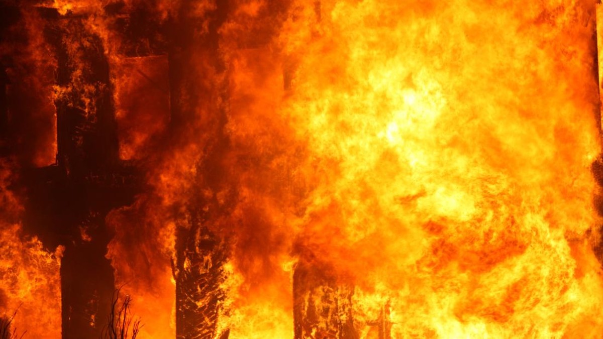 Jalur Layang MRT Terbakar Hebat: ‘Hujan’ Percikan Api-Penumpang Panik