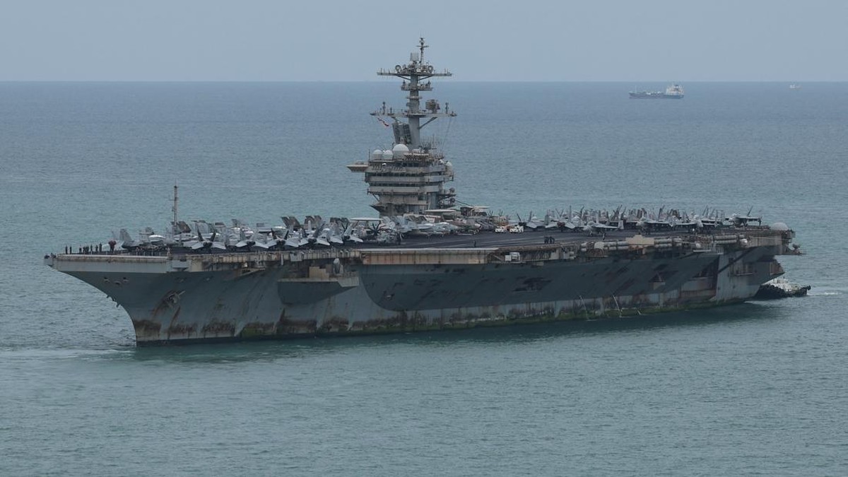 Potret Kapal Induk ‘Karatan’ AS Sandar di Thailand Pasca Perang Iran