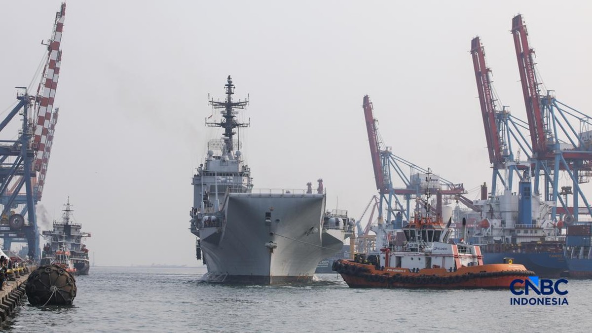 Gagah Perkasa, Potret Kapal Induk Pertama RI Tiba di Tanjung Priok