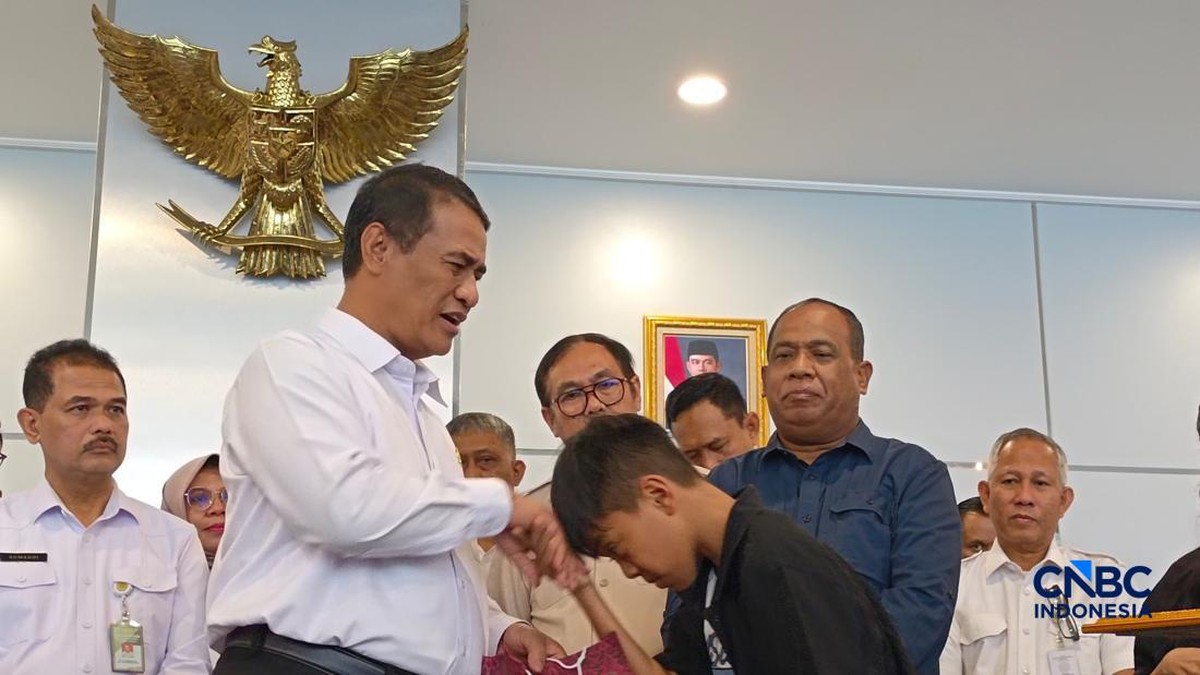 Amran Beri Beasiswa Rp 50 Juta untuk Anak ASN Korban KKB Papua