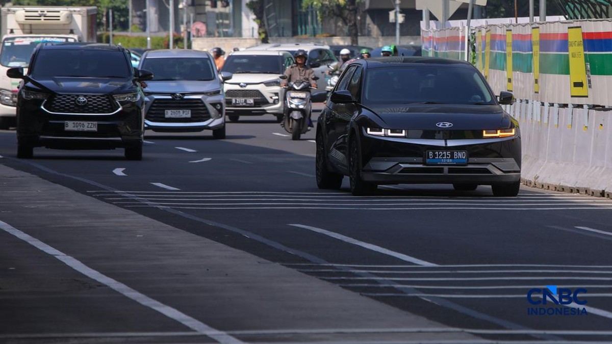 Penjualan Mobil Bensin Turun-BEV Naik, Bos Toyota Cuma Bilang Gini