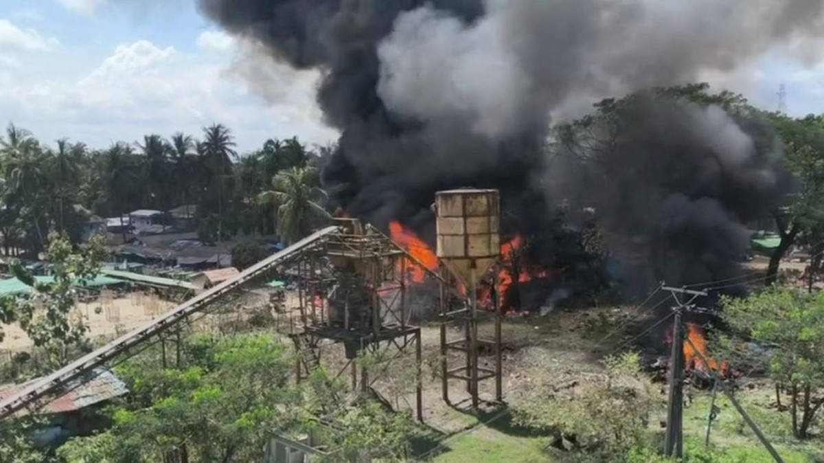 Perang Saudara Tetangga RI Menggila, Militer Bom Pasar-50 Orang Tewas