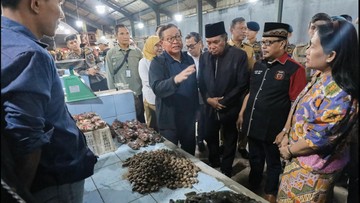 Pemprov DKI Pindahkan 614 PKL Kramat Jati, Gratis Enam Bulan Retribusi