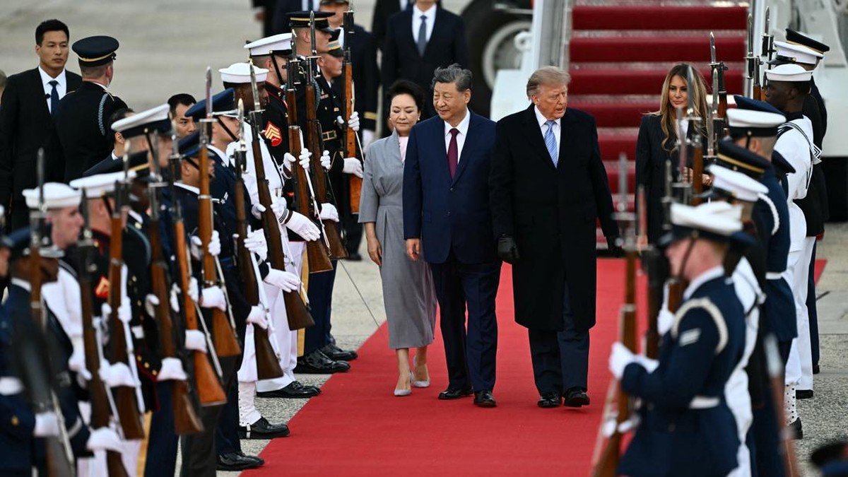 Xi Jinping Resmi Tiba di AS, Dijemput Langsung oleh Trump di Bandara