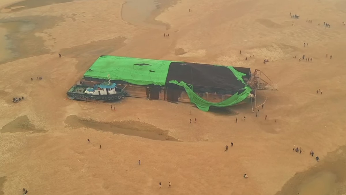 Sungai Kapuas Mengering, Kapal Tongkang Batu Bara Tak Bisa Berlayar